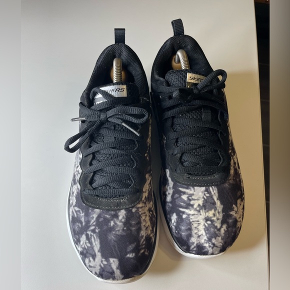 Skechers lite-weight Women's size 9 black white 59889r running sneaker shoe - Picture 2 of 7